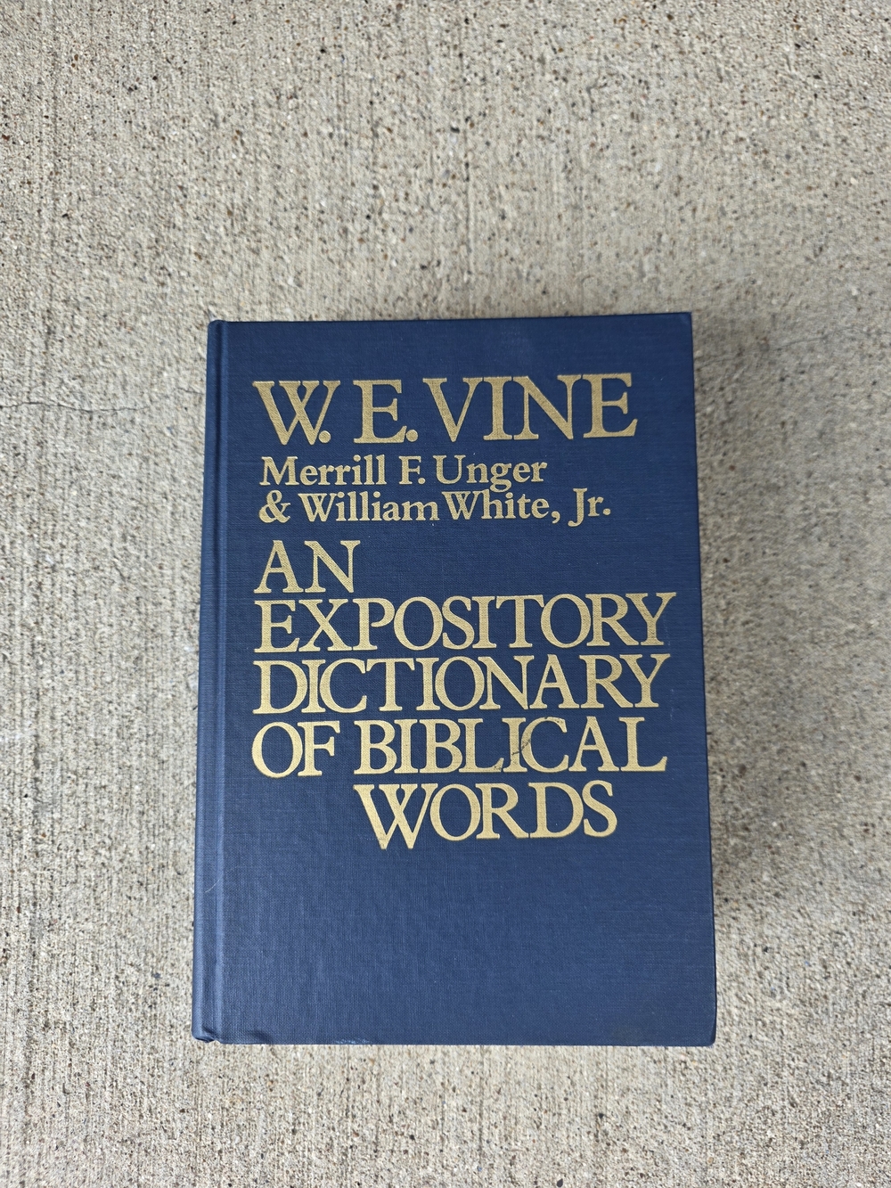 W. E. Vine An Expository Dictionary of Biblical Words - Blue